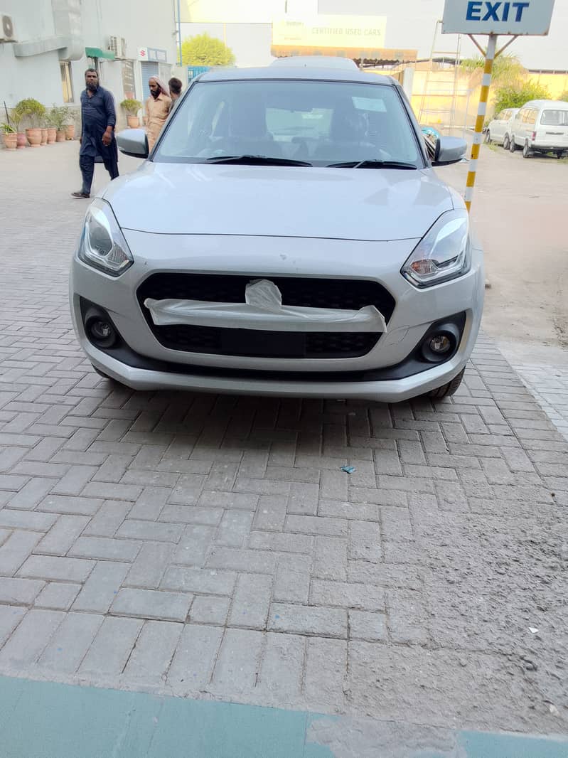 Suzuki Swift GLX Top Variant 2025 Model kesi Bhi Color mai hasil kare. 0