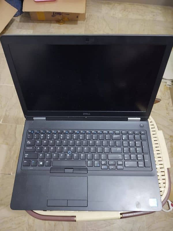 dell latitude E5570 0