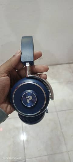 p itel headphones