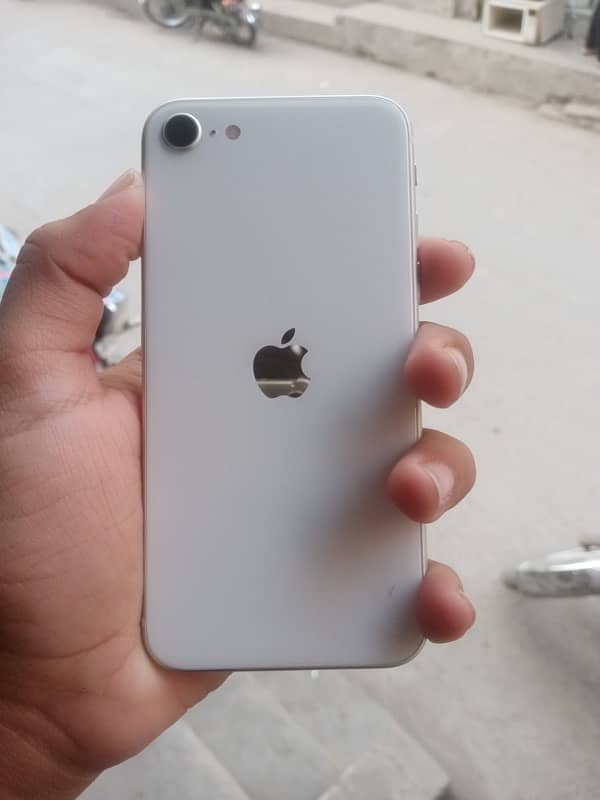 I phone se2020 64 Gb white cloure pta aproved deul sim 3