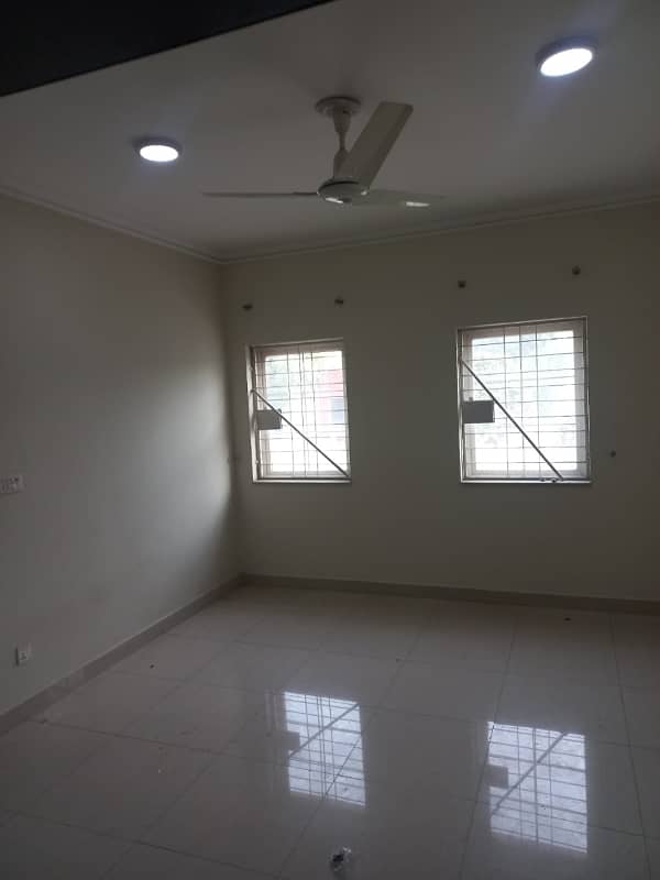 01 KANAL VILLA FOR RENT LDA APPROVED GAS AVAILABLE IN CENTRAL BLOCK PHASE 1 BAHRIA ORCHARD LAHORE 12