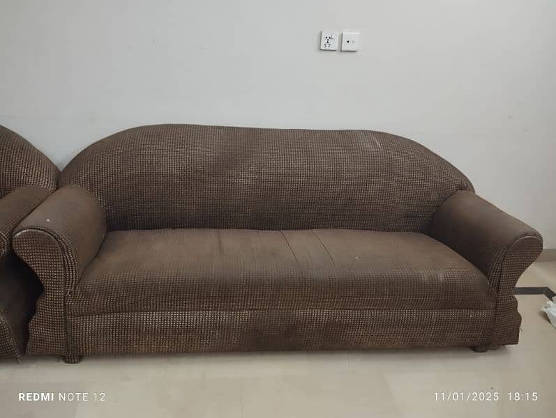 4 seater sofa in excellent condition 1