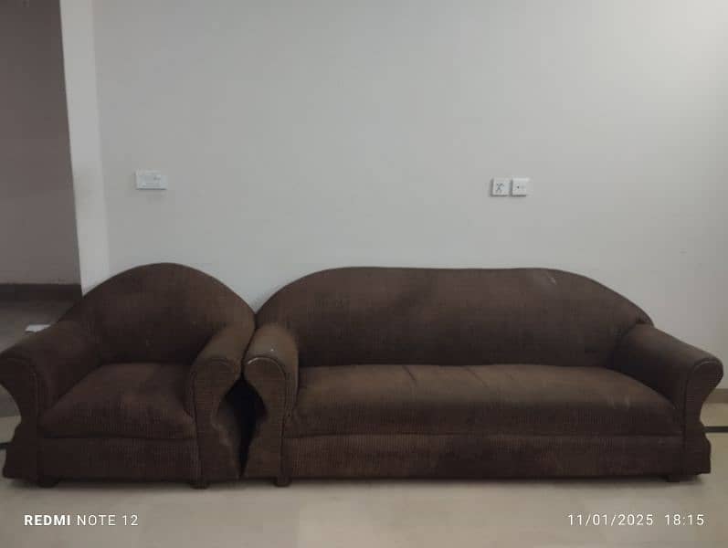 4 seater sofa in excellent condition 2