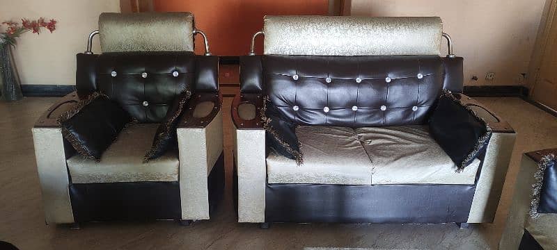 6 seater sofa set in good condition for sale 1