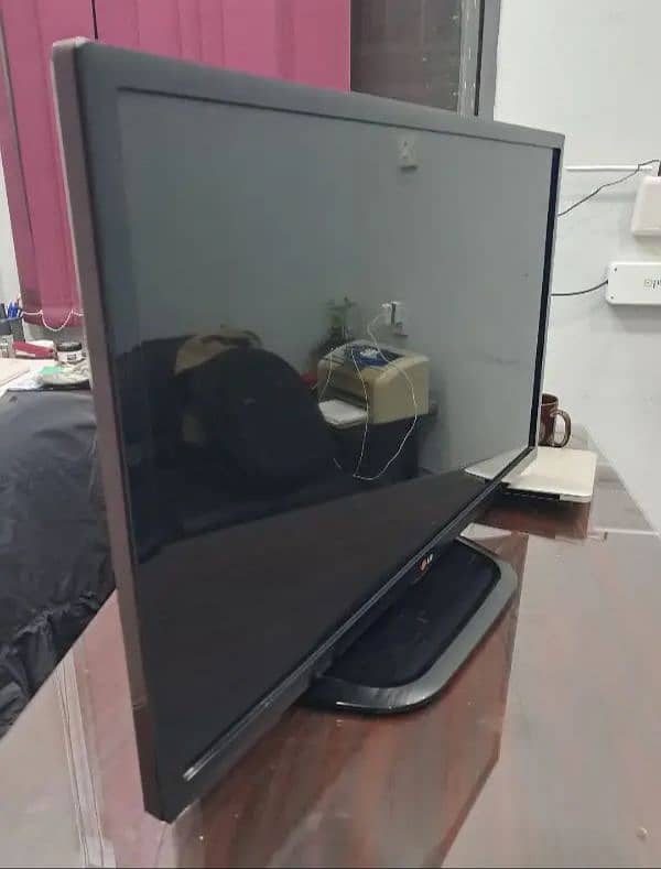 LG 32 inches model LN4900 2