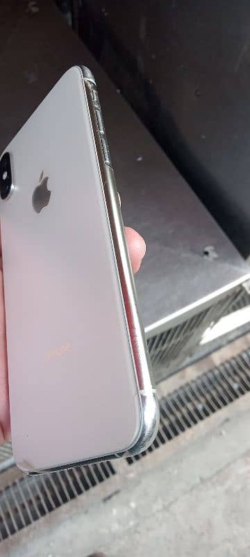 iphone xS Duel Sim, (PTA APPROVED) 1