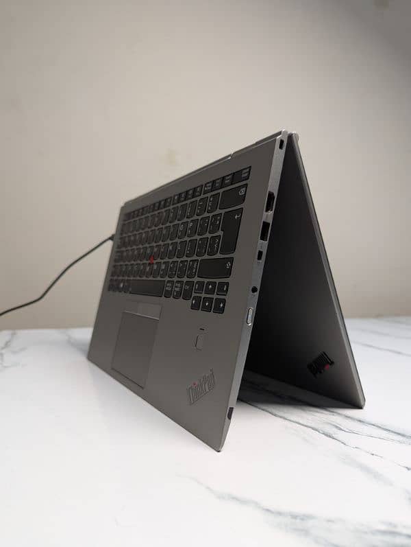 LENOVO X1 YOGA i5 8TH GEN x360 convertible with stylus 3