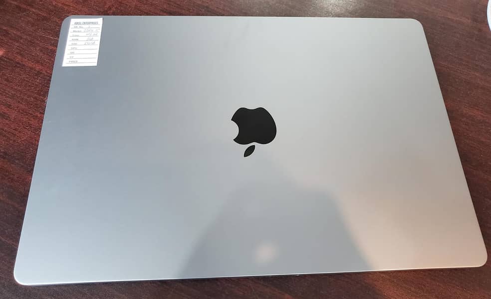 MACBOOK AIR M3, 15", 8GB RAM , 256GB SSD 1