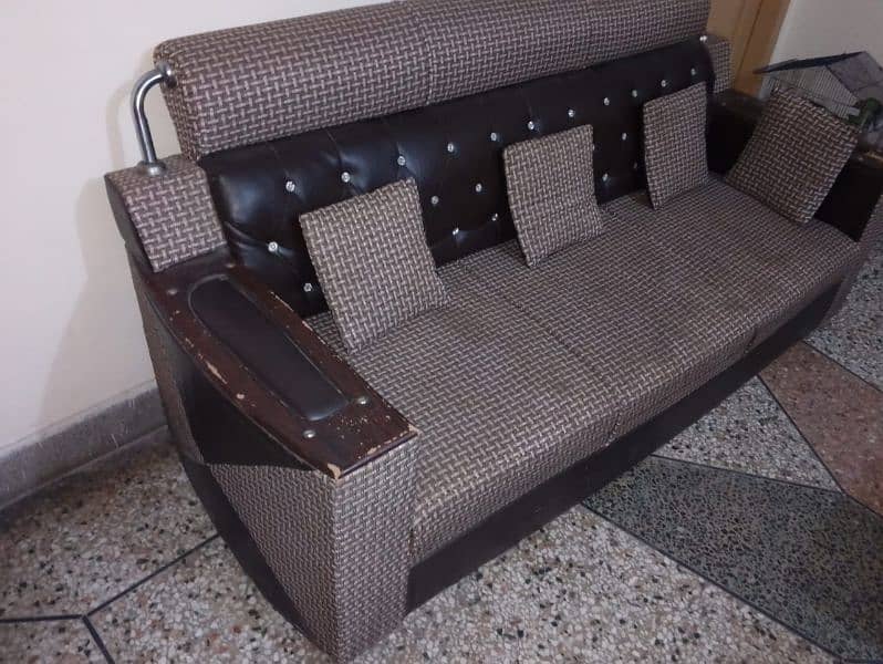 sofa sale krna hein jis ko b chahey contact 1