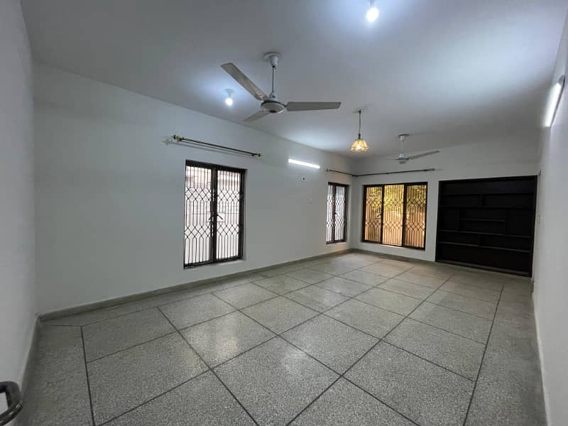 12 Marla 04 Bedroom House Available For Rent In Askari-9 Lahore Cantt 4