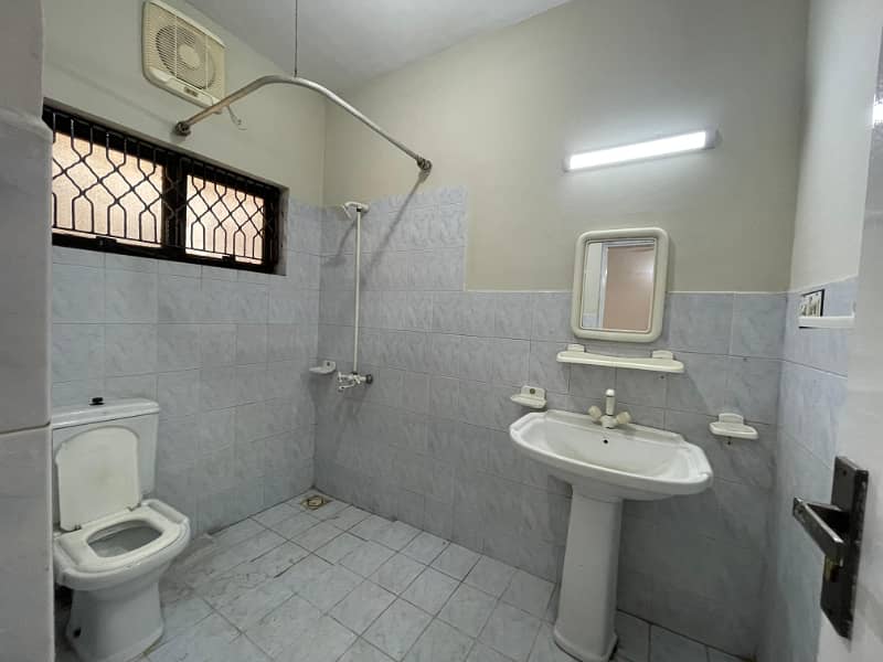 12 Marla 04 Bedroom House Available For Rent In Askari-9 Lahore Cantt 9