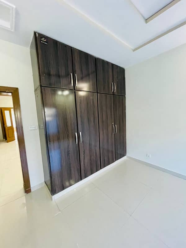 Beautifull 10 Marla full house for Rent Available in bahria town phase 8 4