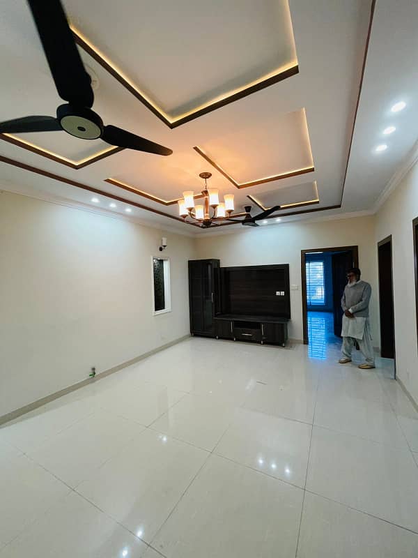 Beautifull 10 Marla full house for Rent Available in bahria town phase 8 9