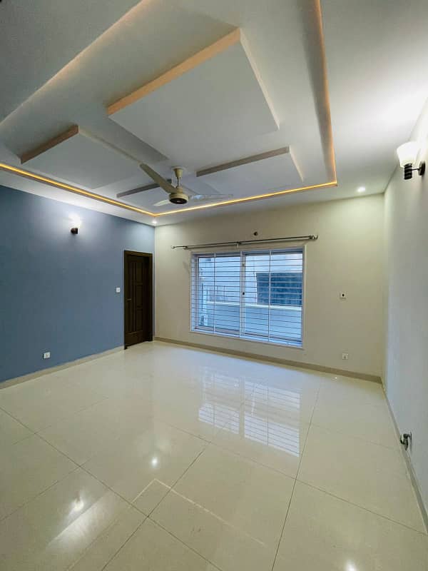 Beautifull 10 Marla full house for Rent Available in bahria town phase 8 10