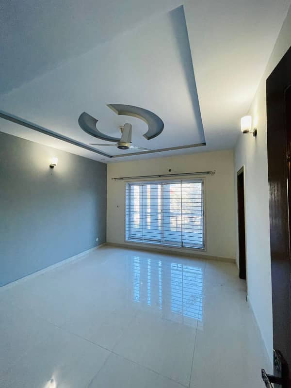 Beautifull 10 Marla full house for Rent Available in bahria town phase 8 11