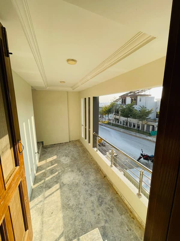 Beautifull 10 Marla full house for Rent Available in bahria town phase 8 12