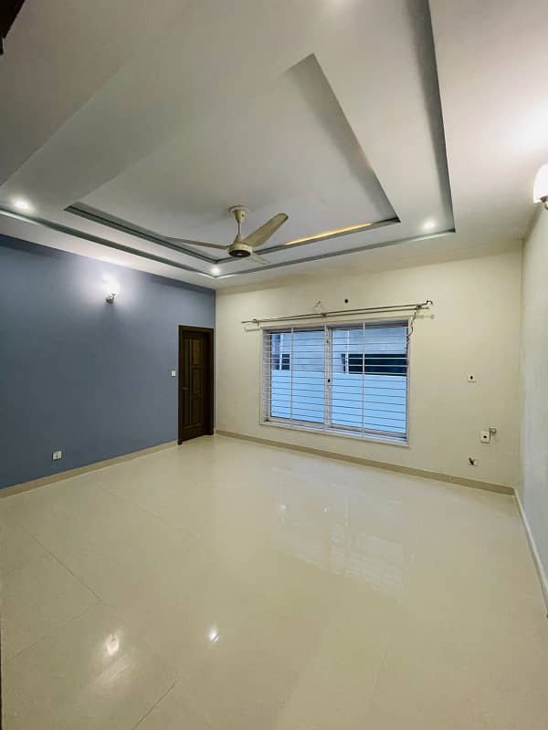 Beautifull 10 Marla full house for Rent Available in bahria town phase 8 21