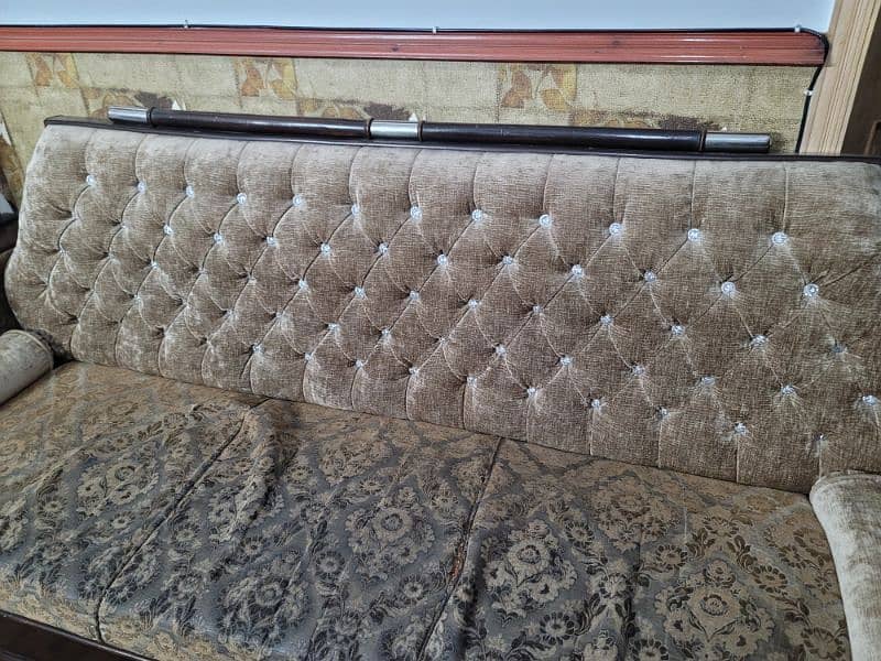 5 seater used sofa 3