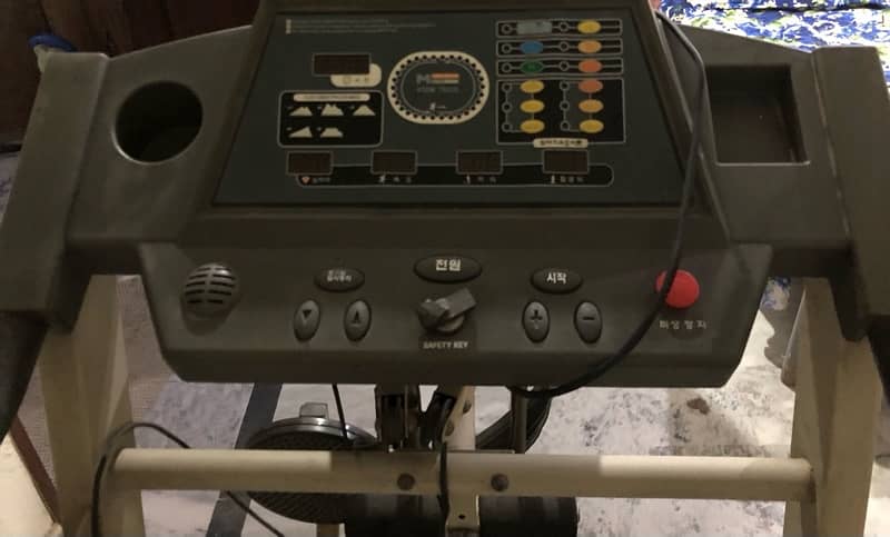 Treadmill | Running Machine | Lifefitness Treadmill | Gym | CLST /Sale 1