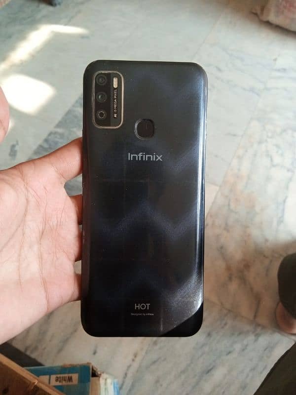 infinix hot 9play 4/64 with box 0303 // 7071 // 693 3