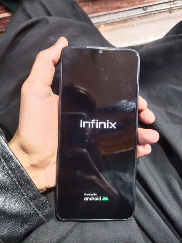 Infinix hot 30i (4+4) 128 3