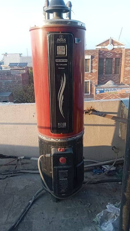 used gas geyser for sale in perfect condition almost unused 3