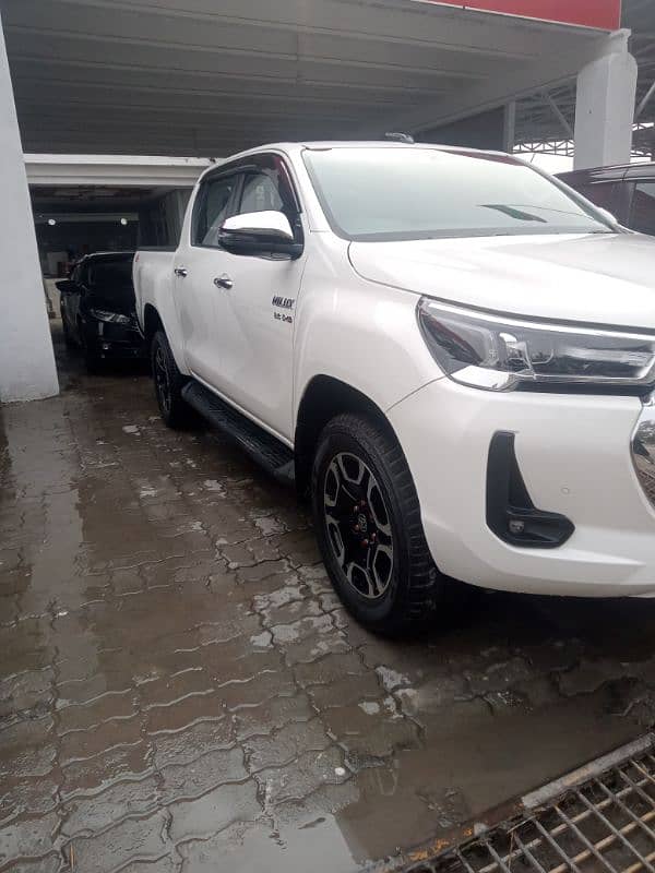 Toyota Hilux 2023 1