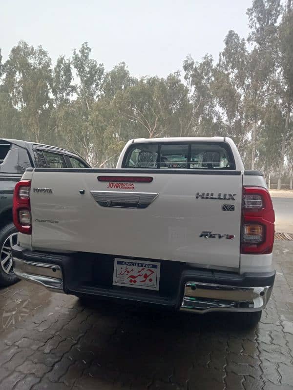 Toyota Hilux 2023 3