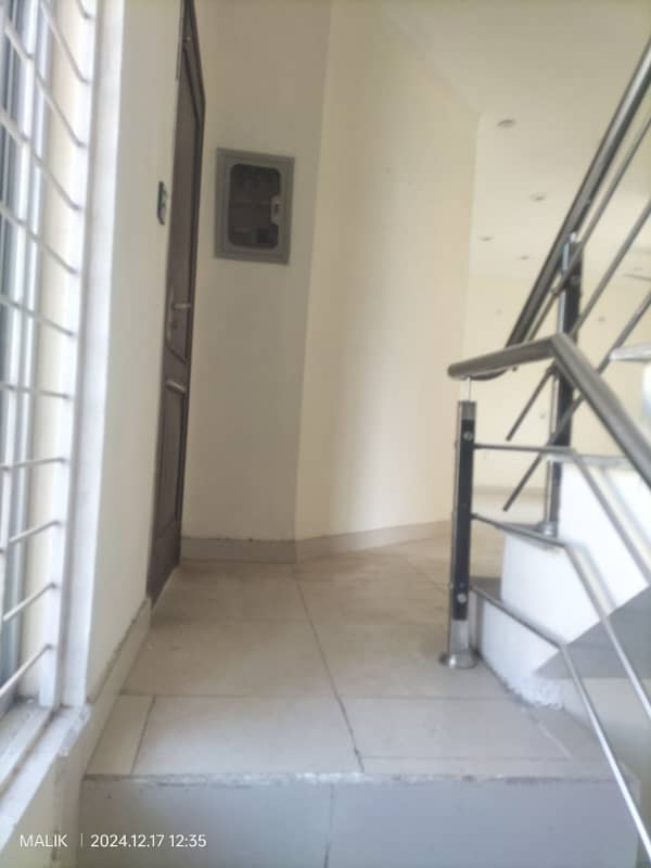 5 Marla LDA Approved used House For Sale in Eastern Block,Bahria Orchard, Raiwind Road Lahore. 3