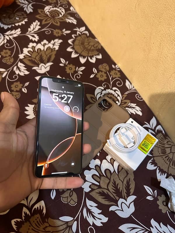 iphone 11pro max 64gb factory unlock with charger 0