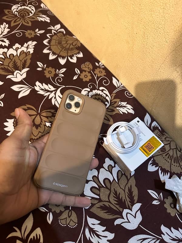 iphone 11pro max 64gb factory unlock with charger 2