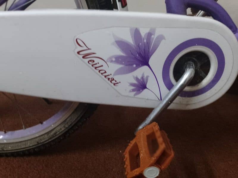 Almost New Purple Girls' Cycle – Excellent Condition 1