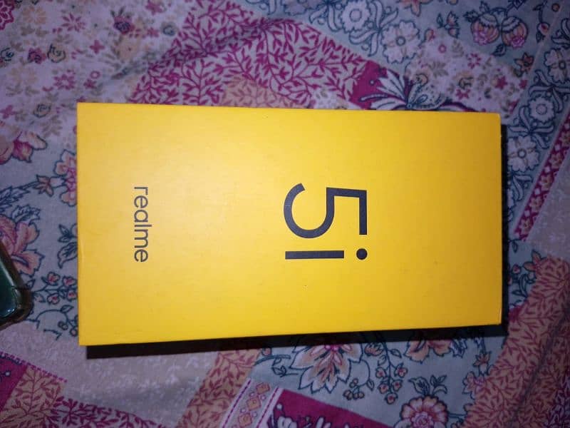 realme 5i with box and charger 0