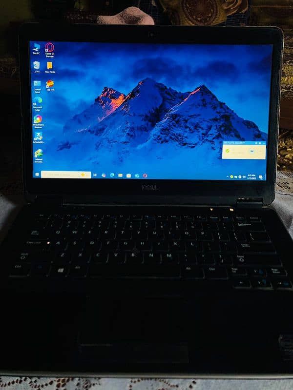 tiptop 4th generation i5 128gb SSG hard company DEll 2