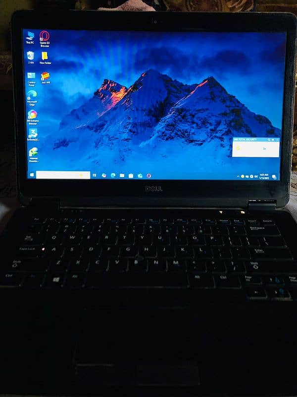 tiptop 4th generation i5 128gb SSG hard company DEll 4