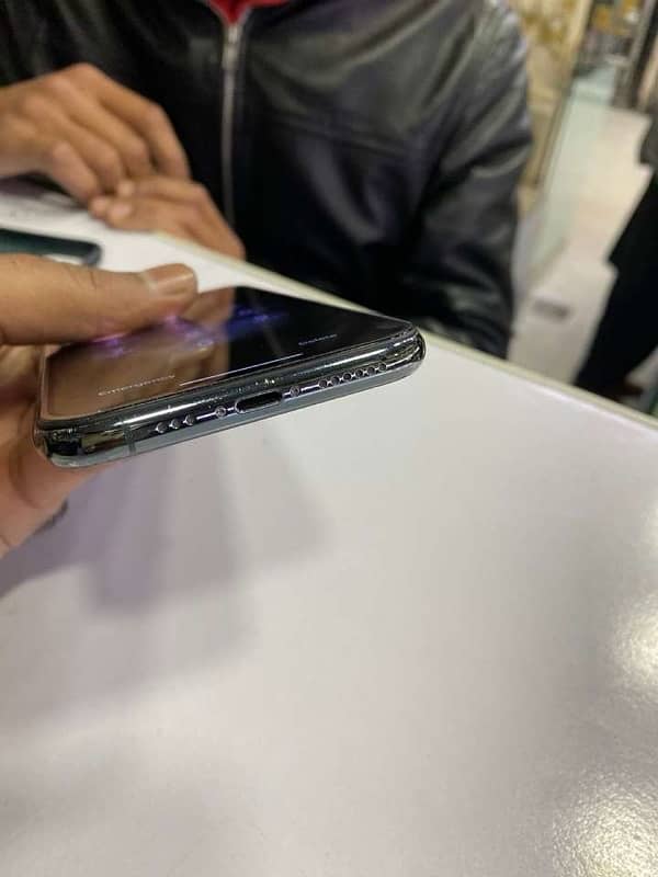 iPhone 11 Pro 3