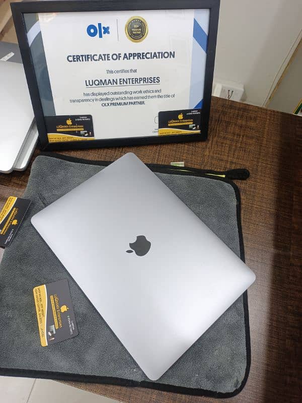 NEW CONDITION MACBOOK AIR M1 2020 13 INCH 8GB RAM 256GB SSD 10 CYCLE 2