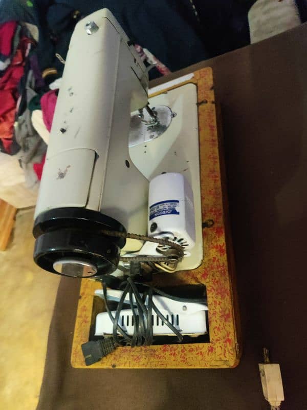 selling my sewing machine 1