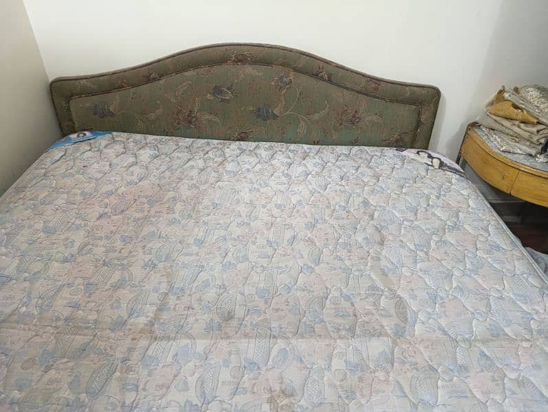 King size bed with mattress for sale 0