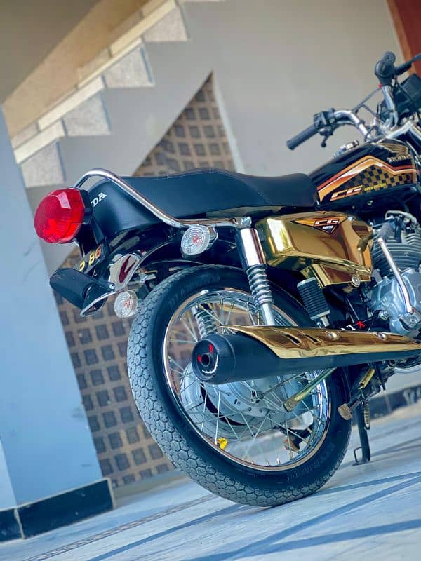 Honda 125 GOLD edition 4