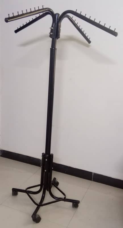 clothes hanging stand 0