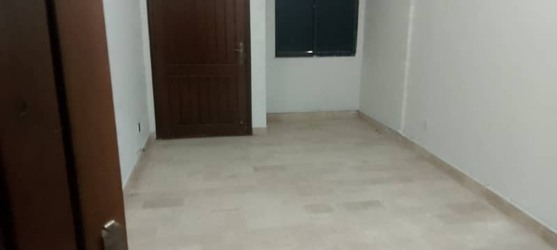 Apartment for rent 2 bed dd 950 sq feet badar commercial defense phase 5 Karachi 3