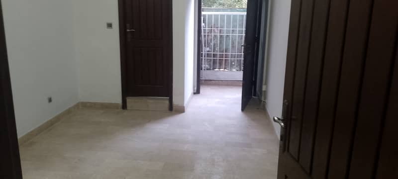 Apartment for rent 2 bed dd 950 sq feet badar commercial defense phase 5 Karachi 5