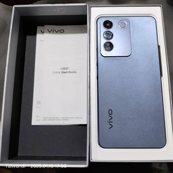 Vivo v27e 8+8 256.10/10 7