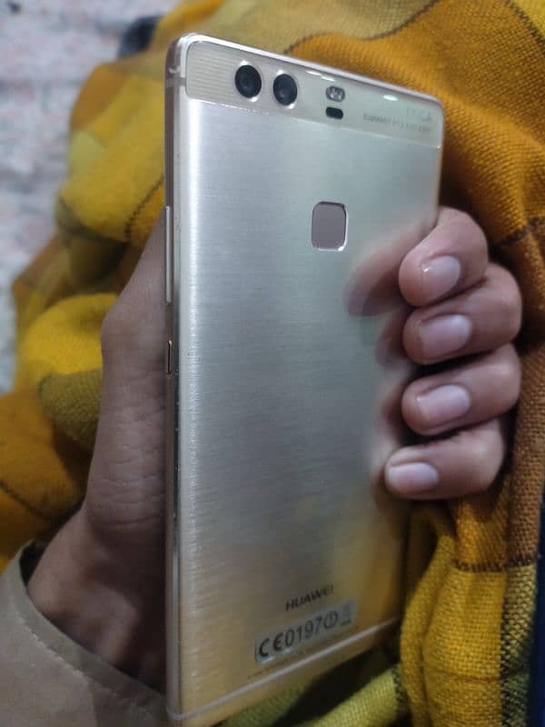 Huawei p9 plus golden 1