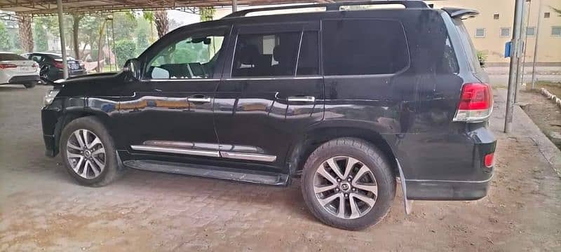 Toyota Land Cruiser 2015 orignal shape 3