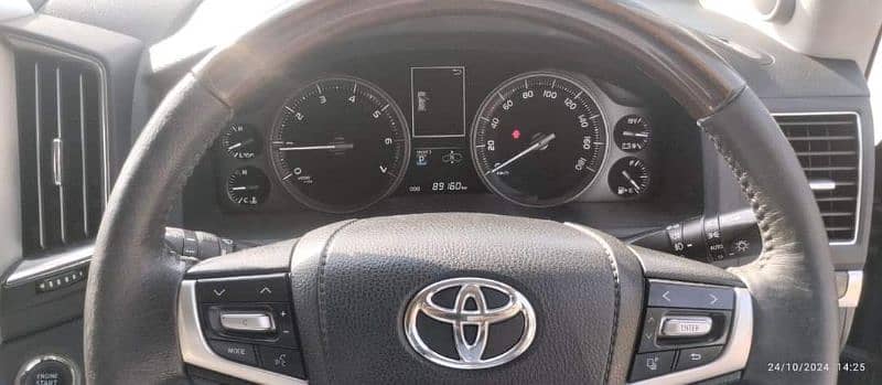 Toyota Land Cruiser 2015 orignal shape 9