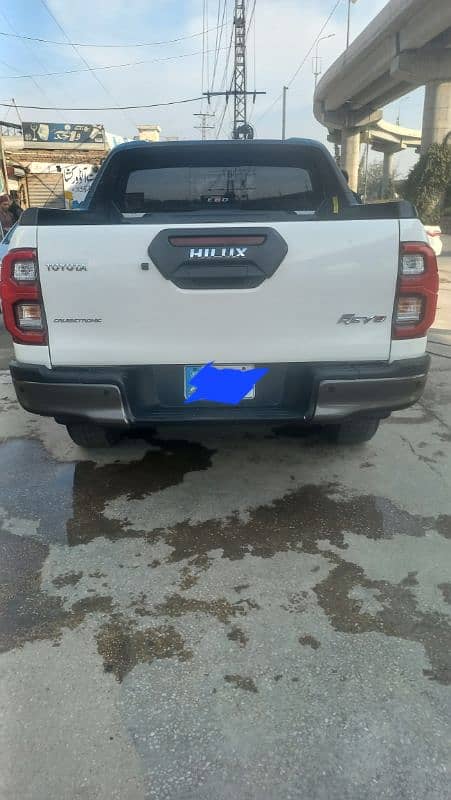 Toyota Hilux 2022 3