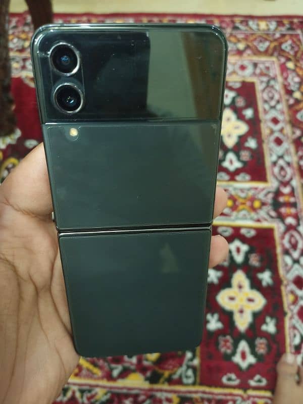 Samsung Galaxy Z Flip 4  10/10 Condition Urgent Sale 9