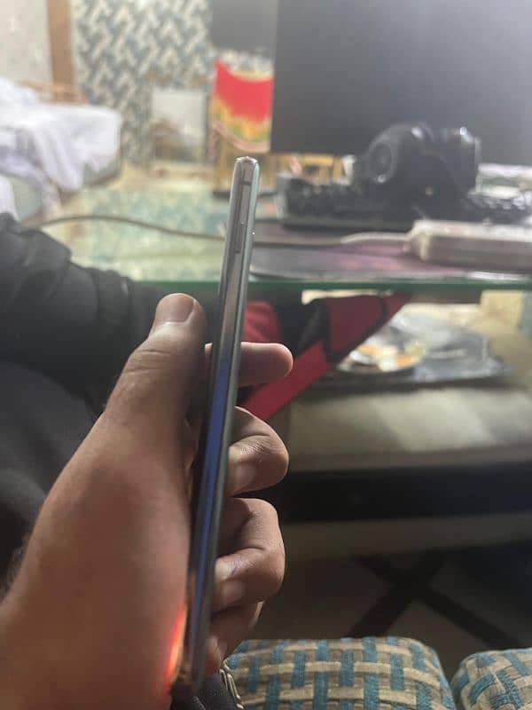 Samsung S10 panel damage 1